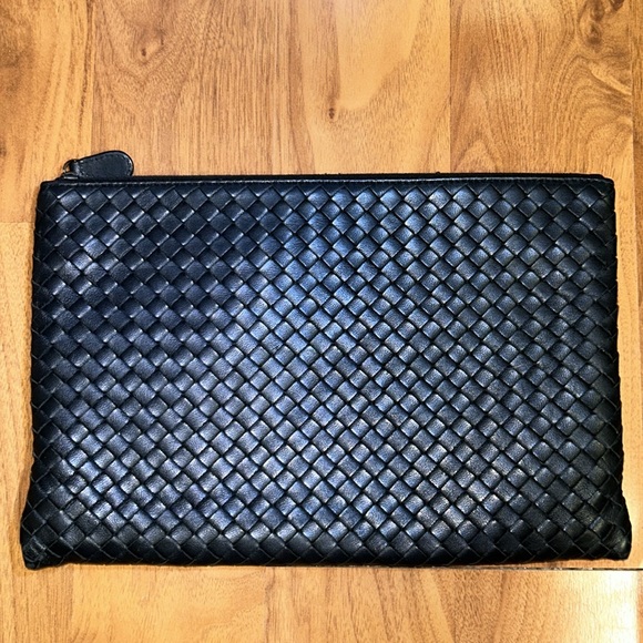 Authentic Bottega Veneta Intrecciato Leather Pouch - Picture 6 of 13